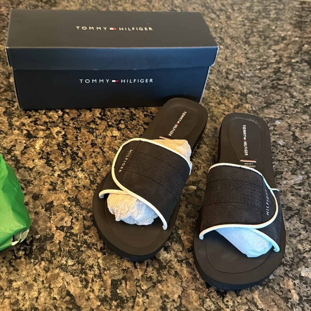 Tommy Hilfiger women’s maniac black slides NIB 8M